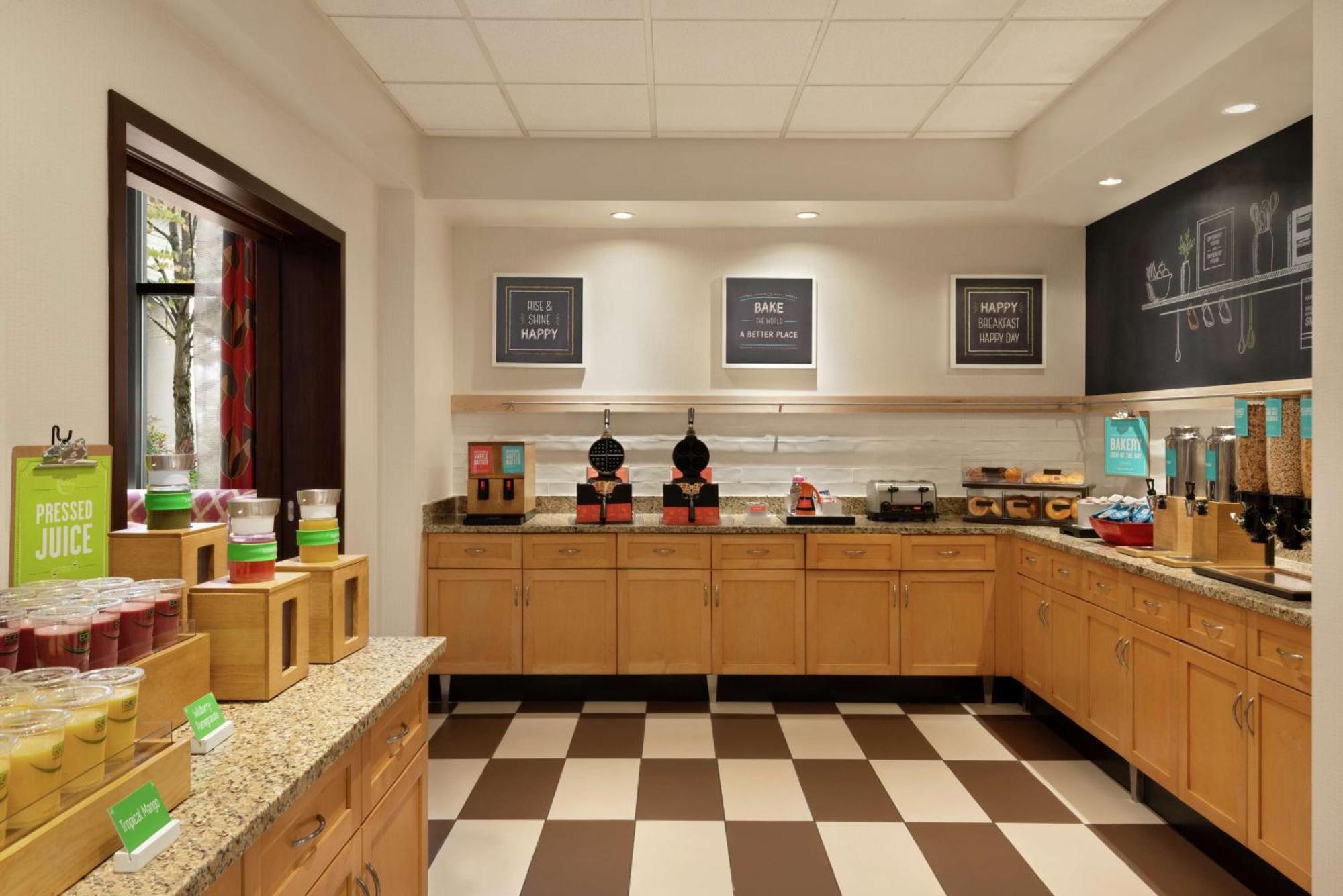 Hampton Inn & Suites By Hilton Langley-Surrey Экстерьер фото